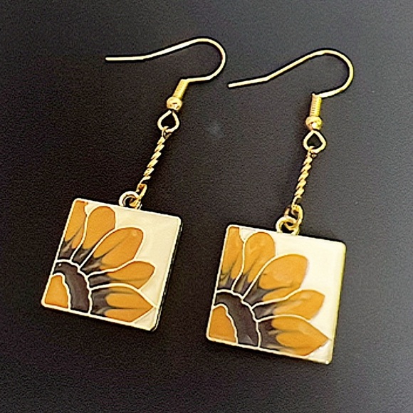 HANDCRAFTED SELLER - Picture 10 of 17